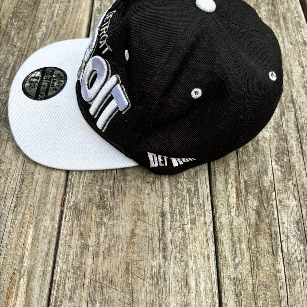 Black and Gray Detroit Cap - Picture 3 of 10